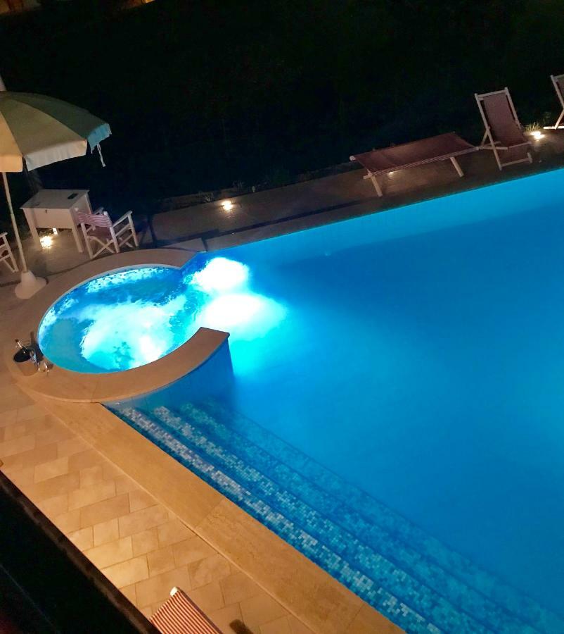 Villa Ester 卡麦奥雷 外观 照片